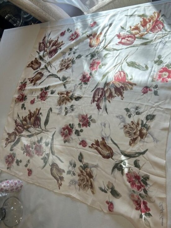 RALPH LAUREN 100% Silk Cream Floral SCARF - Picture 8 of 9